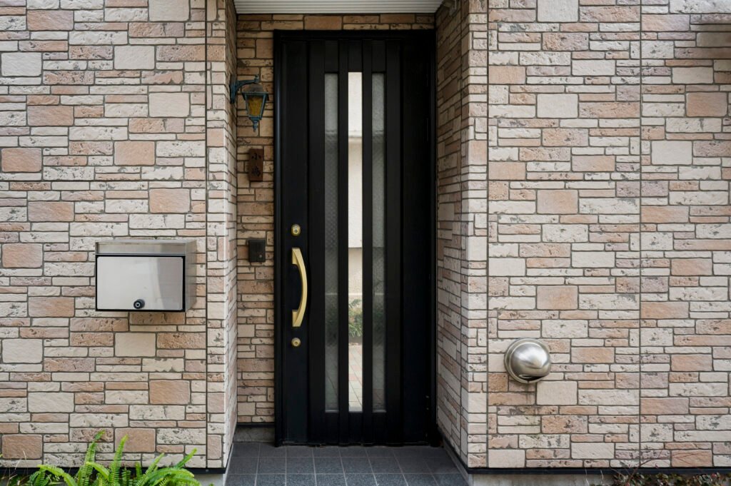 Pose de portes blindées, portes d’entrée et fenêtres – LMG.